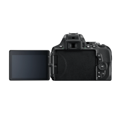 Nikon D5600 + 18-200mm VR